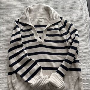 Abercrombie & Fitch Navy and Cream V-Neck Sweater